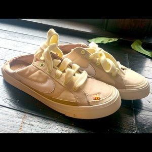 Nike Slip On Mules, bee Earth Day edition